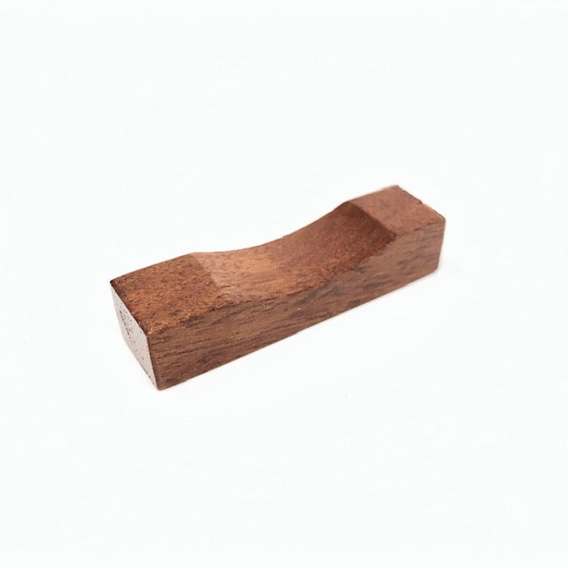 Wooden Chopstick Rest / 7564000